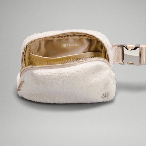 Lululemon Everywhere Fleece Belt Bag - Picture 3 of 5